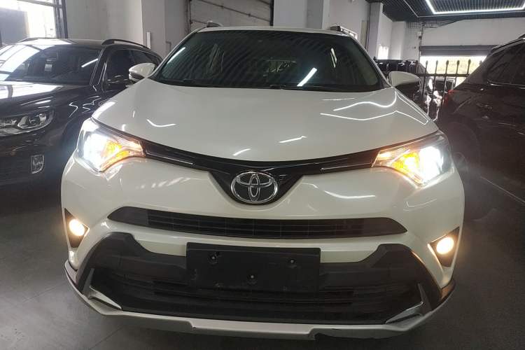 Used Toyota RAV4 2019 2.0L CVT Two-Wheel Drive Pioneer Edition China VI Standard
