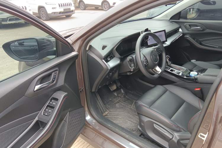 Used MG 5 2022 180 DVVT CVT Youth Luxury Edition
