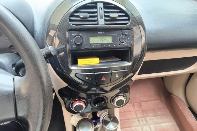 Used Geely Auto Panda Classic 2011 1.0L Manual Standard Edition Audio And AC Panel