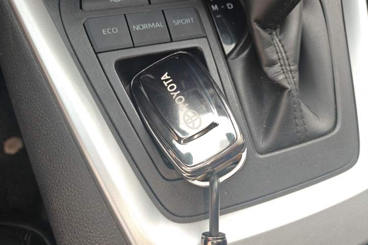 Used Toyota RAV4 2020 2.0L CVT Two-Wheel Drive Prestige Edition Vehicle Key