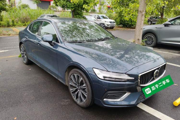 Used Volvo S60 2025 B4 Zhiyuan Luxury Edition Front Right 45 Deg