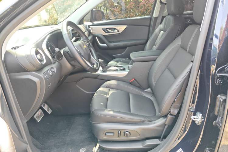 Used Chevrolet Blazer 2020 650T 7-Seater Luxury Edition Left Front Seat