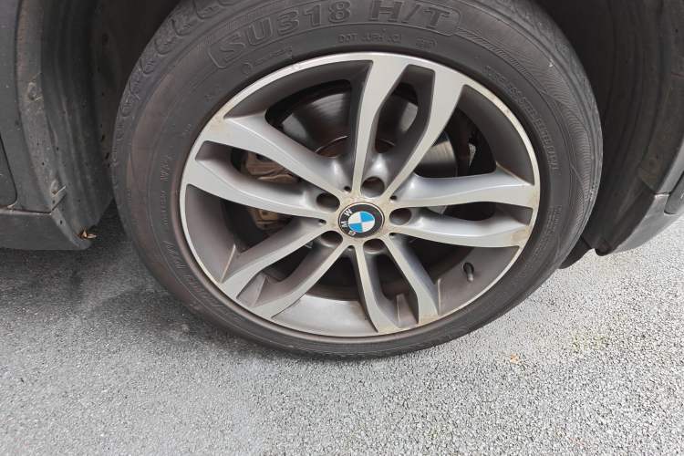 Used BMW X6 2014 xDrive35i Sport model Right Front Wheel Hub