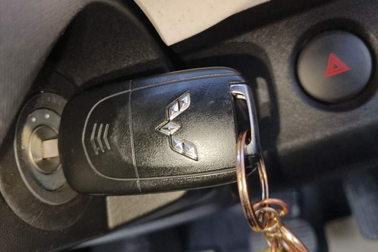 Used Wuling Hongguang MINIEV 2024 3rd Generation 215km Youth Edition Vehicle Key