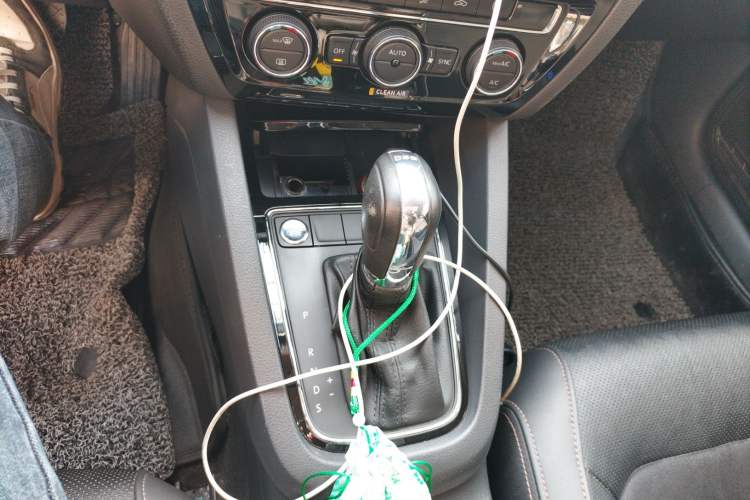 Used Volkswagen Sagitar 2017 230TSI Automatic Luxury Edition
