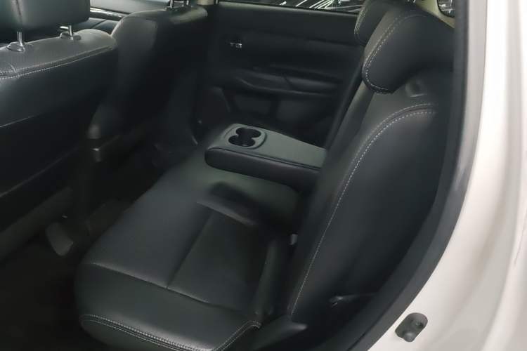 Used Mitsubishi Outlander 2016 2.4L 4x4 Elite Edition 7-Seater