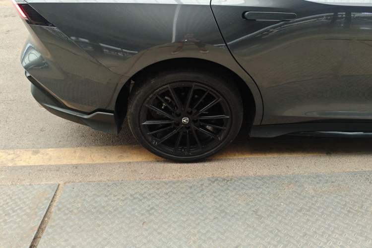 Used CHANGAN UNI-V 2024 1.5T Prestige Sport Edition Right Rear Wheel Hub