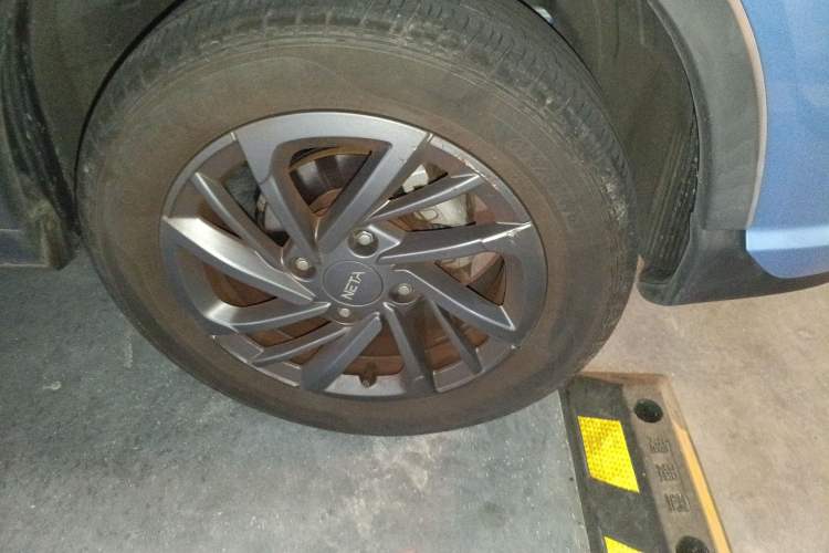 Used NETA V 2022 Chao 300 Lite Ternary Lithium Right Front Wheel Hub