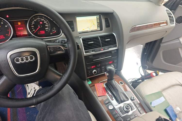 Used Audi Q7 2011 3.0 TFSI Ambition (200kW) Audio And AC Panel