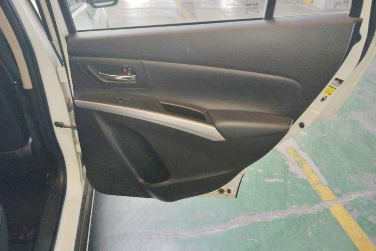 Used Suzuki S-Cross 2015 1.6L CVT Two-Wheel Drive Elite Version