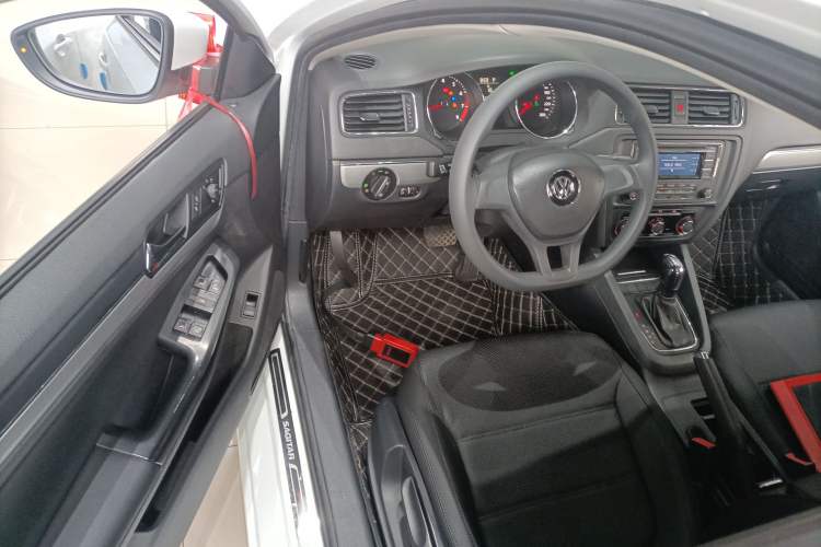 Used Volkswagen Sagitar 2018 1.6L Automatic Fashion Model Driver Seat