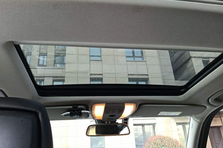 Used Mercedes-Benz GLK-Class 2013 GLK 300 4MATIC Dynamic Sunroof Model
