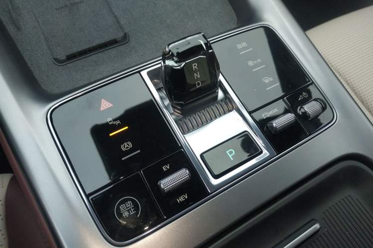 Used BYD Seal 2023 DM-i 1.5T 121km Prestige Model
