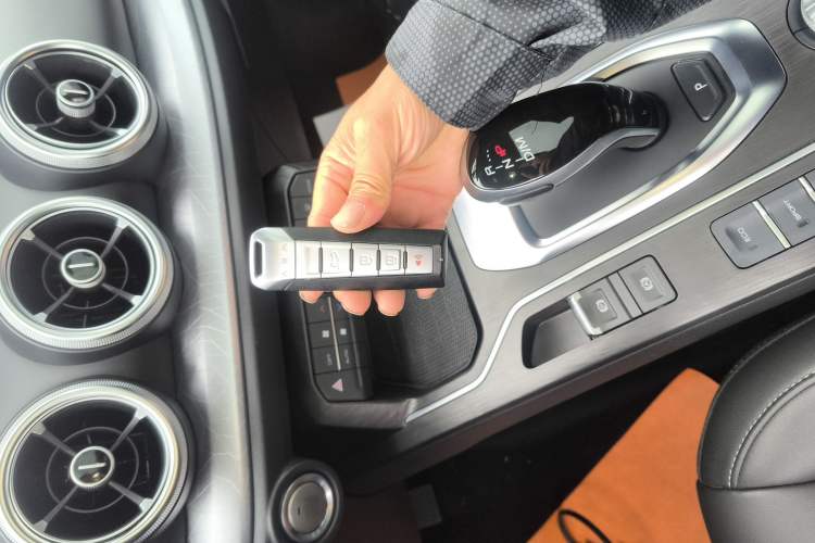 Used Wey VV5 2020 1.5T Two-Wheel Drive Color Pioneer Vehicle Key