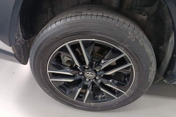 Used Toyota Wildlander New Energy 2021 High-Performance Edition 2.5L Two-Wheel Drive Powerful Version Right Rear Wheel Hub