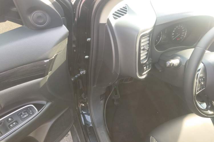 Used Mitsubishi Outlander 2019 2.0L Two-Wheel Drive Comfort Edition 5 Seats China V Standard Driver Seat