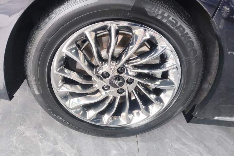 Used VOYAH Dream 2024 PHEV Ultra-Long Range Flagship Edition Exterior 2