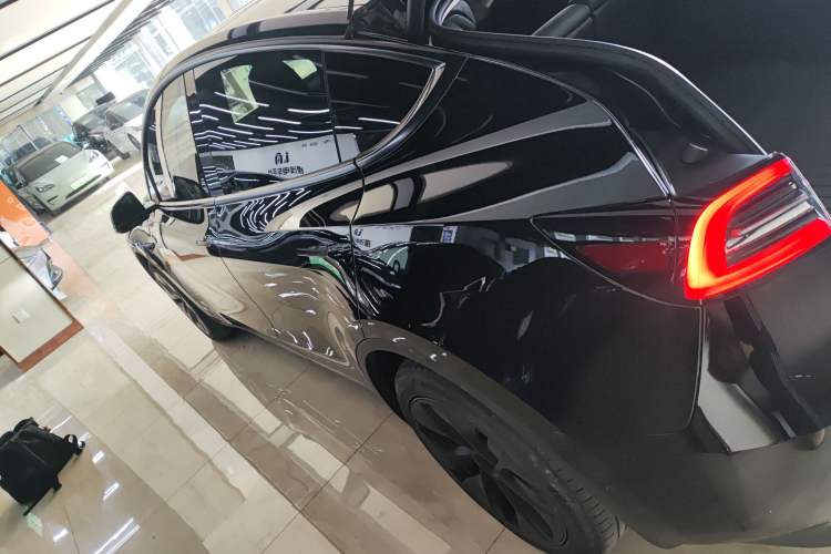 Used Tesla Model Y 2023 Long-Range All-Wheel-Drive Version
