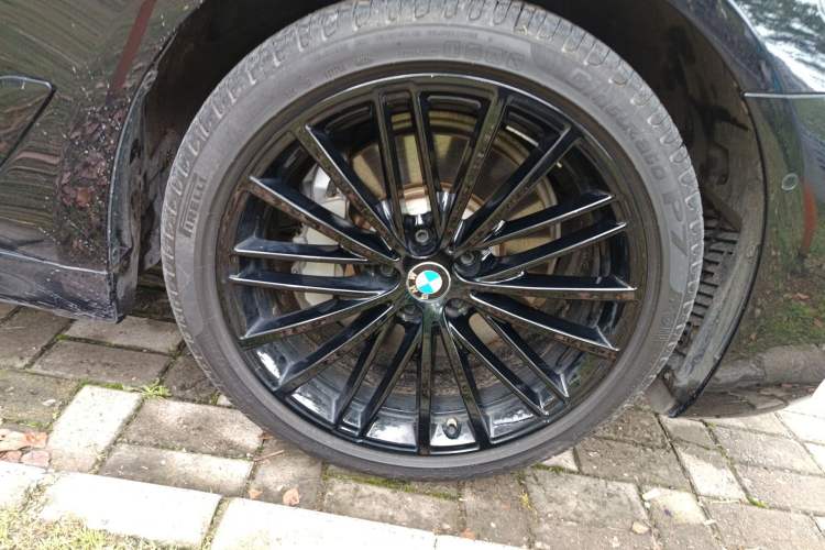 Used BMW 5 Series 2020 530Li Luxury Edition M Sport Package Right Front Wheel Hub