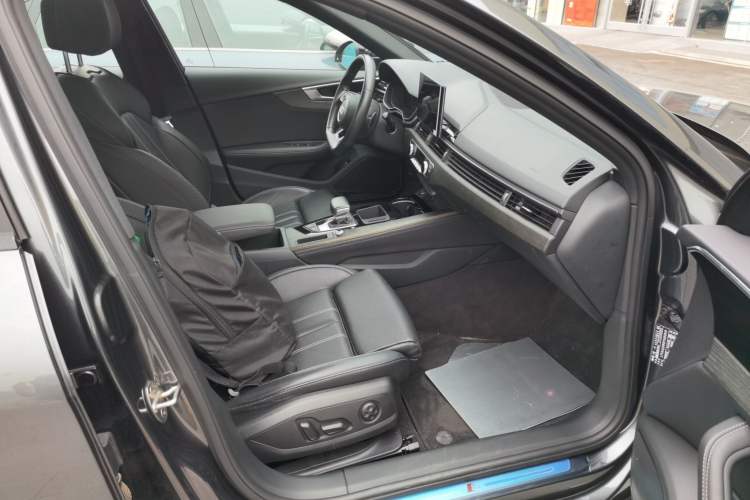 Used Audi A4L 2023 40 TFSI Luxury Dynamic Model