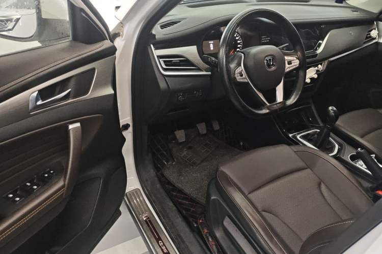 Used Changan CS35PLUS 2019 1.6L Manual E-Link Upgrade Edition
