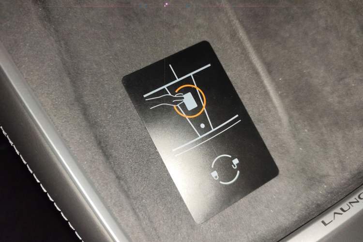 Used Tesla Model Y 2025 Long-Range All-Wheel Drive First Edition Interior 1