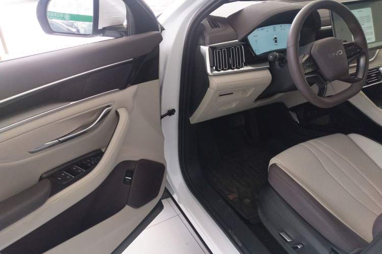 Used BYD Song PLUS New Energy 2025 DM-i Smart Drive 112KM Prestige Model Driver Seat