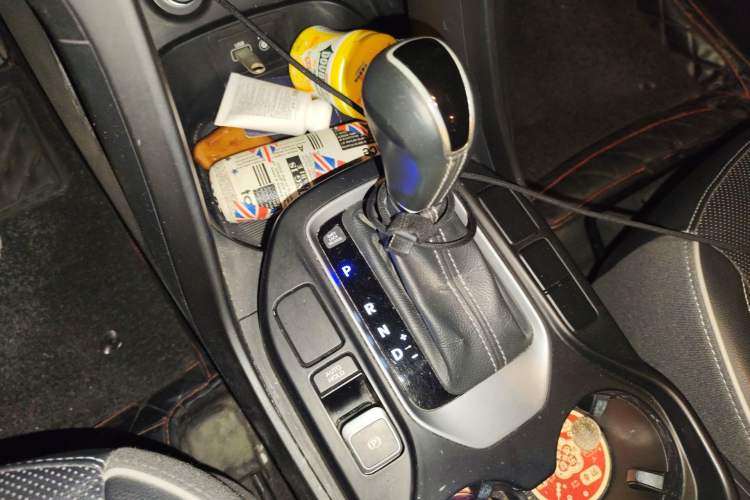 Used Hyundai Santa Fe 2017 2.0T Automatic All-Wheel Drive Smart 7-Seater Gear Lever