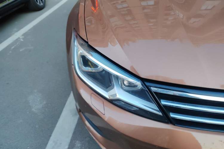 Used Volkswagen Lamando 2015 280TSI DSG Luxury Edition Right Front Headlight