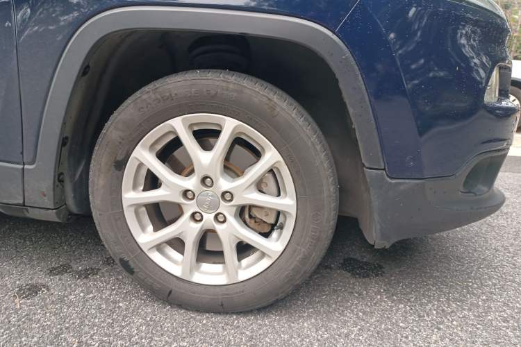 Used Jeep Cherokee 2016 2.0L Superior Edition