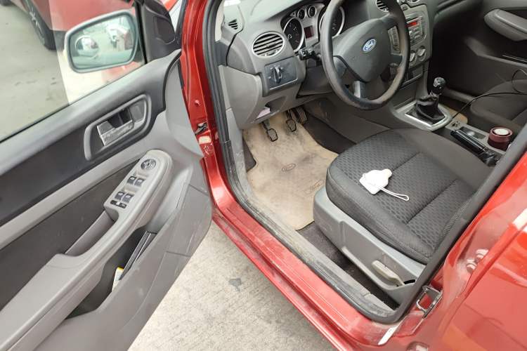 Used Ford Focus 2011 Hatchback 1.8L Manual Classic Model
