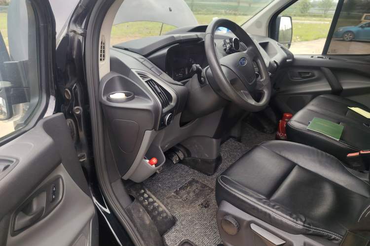 Used Ford Transit 2017 2.0T Diesel Multi-Purpose Commercial Vehicle Short Wheelbase Low Roof China V Standard