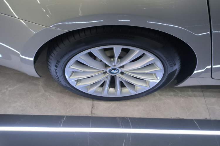 Used BMW 5 Series New Energy 2019 Updated Version 530Le Luxury Package Right Rear Wheel Hub