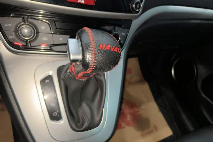 Used Haval M6 2019 1.5T DCT Two-Wheel Drive Value Edition China VI Standard Gear Lever