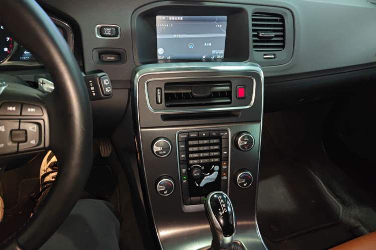 Used Volvo V60 2014 T5 Zhiya Edition