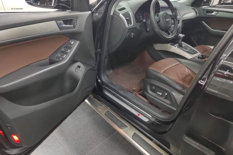 Used Audi Q5 2017 Plus 40 TFSI Ambition Model
