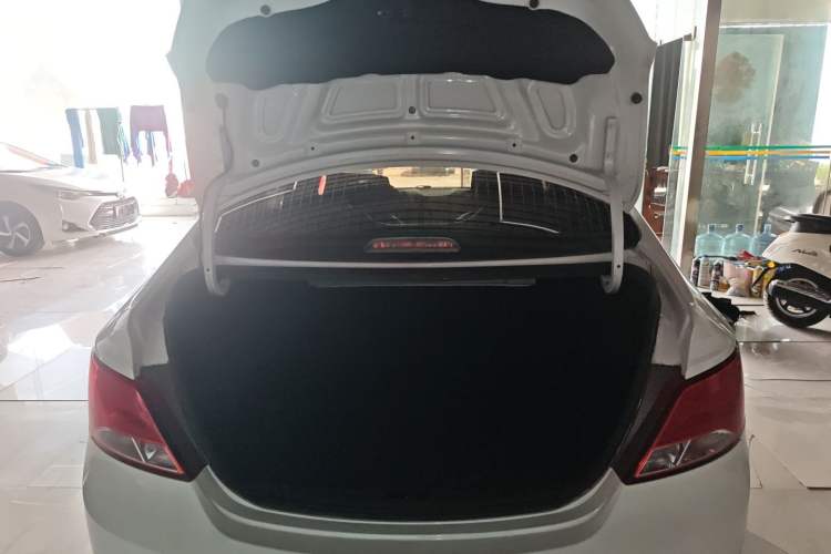 Used Hyundai Verna (older generation) 2016 1.4L Manual Smart GLS Trim Trunk