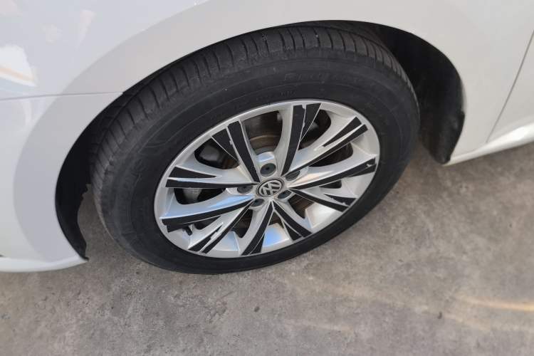 Used Volkswagen Lavida 2017 1.6L Automatic Comfort Edition Left Front Wheel Hub