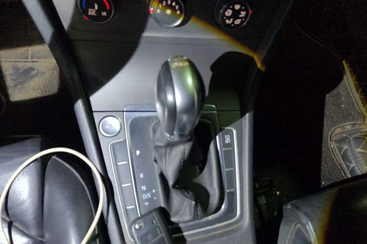 Used Volkswagen Golf 2015 1.4TSI Automatic Luxury Model
