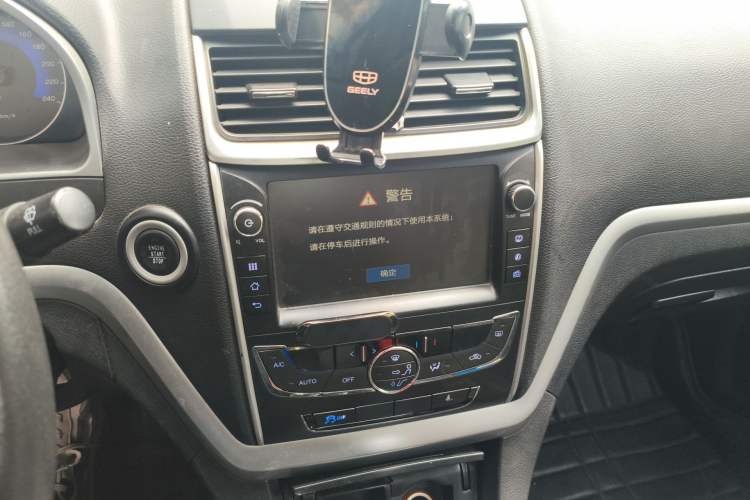 Used Geely Auto Emgrand 2015 Sedan 1.5L CVT Upward Version Audio And AC Panel