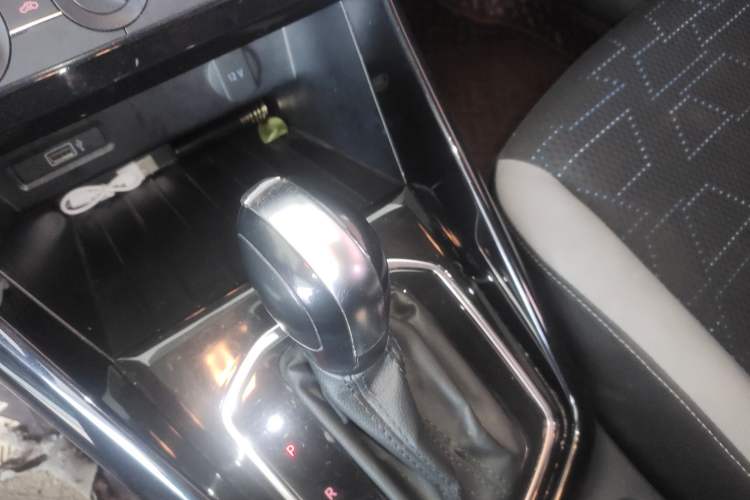 Used Jetta VS5 2021 280TSI Automatic Trend Edition Gear Lever