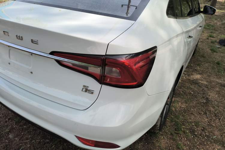 Used Roewe i5 2019 1.5L Automatic 4G Connected Langhao Edition Right Rear Taillight