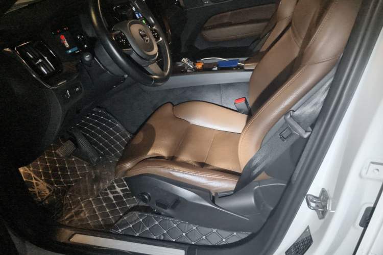 Used Volvo XC60 2022 B5 4x4 Smart Luxury Edition
