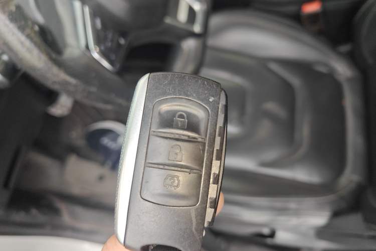 Used Dongfeng Fengon 580 2016 Revised Version 1.5T CVT Luxury Edition Vehicle Key