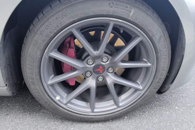 Used Tesla Model 3 2022 Rear-Wheel-Drive Version Right Front Wheel Hub