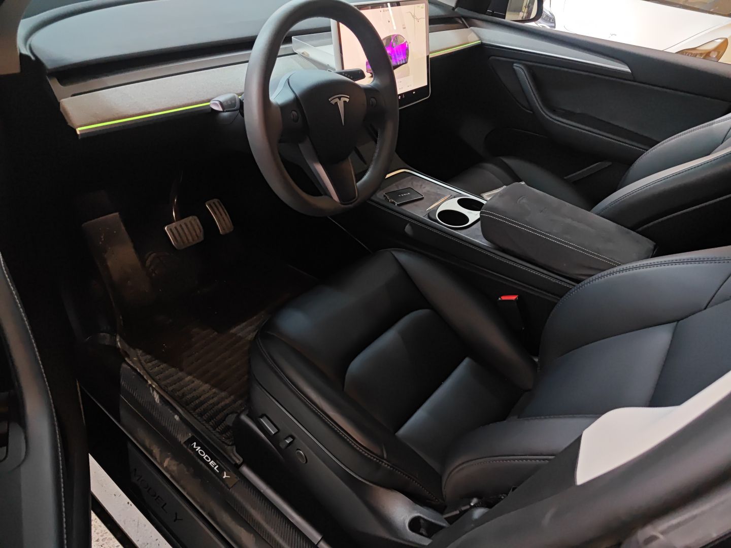 Переднее сиденье в автомобиле