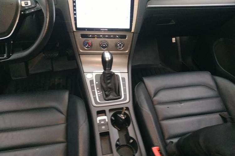 Used Volkswagen Golf 2016 230TSI Automatic Luxury Version
