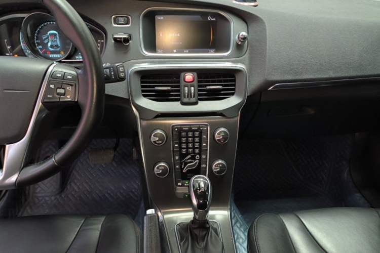 Used Volvo V40 2014 2.0T Zhiya Edition
