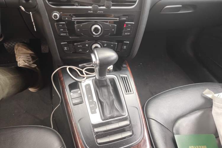 Used Audi A4L 2013 35 TFSI Automatic Comfort Model Gear Lever