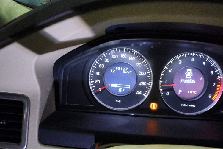 Used Volvo S80L 2009 2.5T Zhiya Edition Odometer Close Up